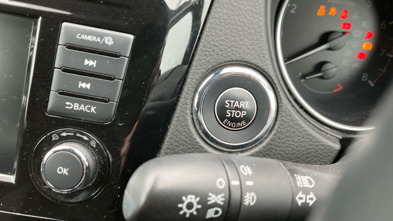 Nissan Qashqai 1.3 DiG-T 160 N-Connecta 5dr Petrol Hatchback